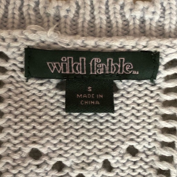 Crochet Crop Top with Buttons and Flowers - Picture 3 of 6